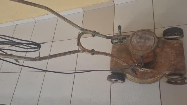 Старая Очень ржавая газонокосилка - Реставрация смотреть онлайн