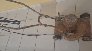 Старая Очень ржавая газонокосилка - Реставрация