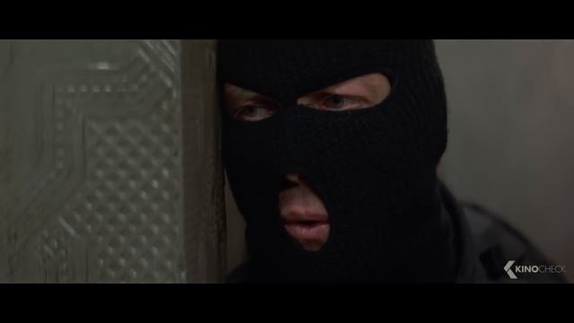 The Apartment Siege Scene - Léon: The Professional | Jean Reno, Natalie Portman