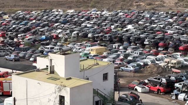 После пожара на свалке машин в Сан Исидро. Тенерифе смотреть онлайн