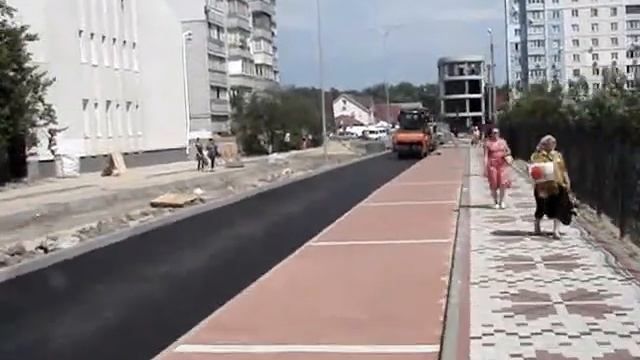 Асфальтування вулиці Зої Алієвої в Ірпені смотреть онлайн