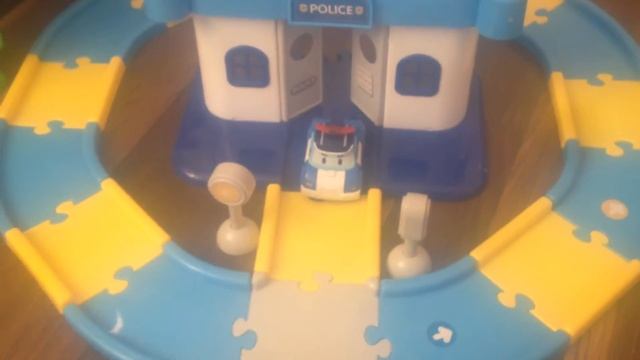 Poli Robocar. Открываем набор Поли робокар смотреть онлайн