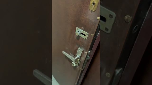 Замена замка и кожзаменителя: видео до работ смотреть онлайн