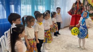 песня "Мы веселые матрешки"