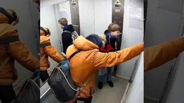 Неадекват в лифте смотреть онлайн