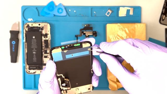 Wymiana rozlanego wyświetlacza iPhone 11 смотреть онлайн