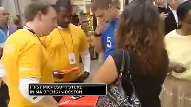 NECN Microsoft Store opens its doors in Boston 8.23.2012 смотреть онлайн