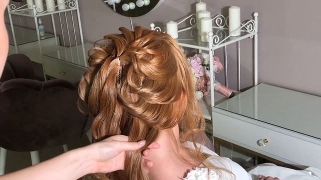 Как сделать высокий пучок из локонов? Необычное оформление смотреть онлайн