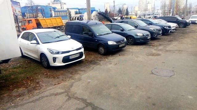 #Киев, Оболонь, пр. Героев сталинграда 34. Газонных героев становится больше. смотреть онлайн