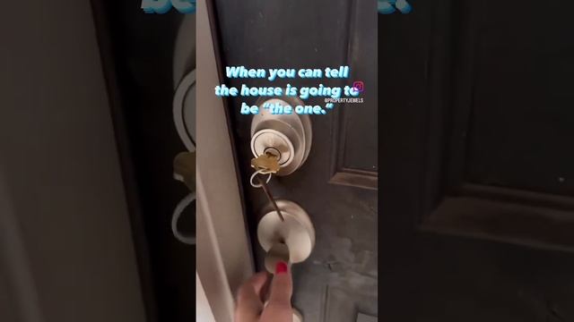 Sometimes you get the feeling… 🏡🔑💕 смотреть онлайн
