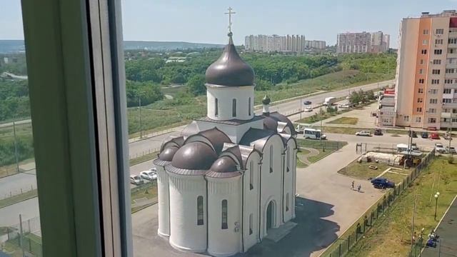Саратов. 2 комнатная квартира в Солнечном 2 с видом на церковь июнь 2024. смотреть онлайн