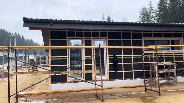 СТРОИТЕЛЬСТВО СОВРЕМЕННОГО КАРКАСНОГО ДОМА В СТИЛЕ ШАЛЕ 115 КВ. М. (ФАСАД)