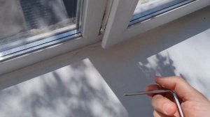 Как разблокировать пластиковое окно самому, если не поворачивается ручка и заклинила фурнитура?