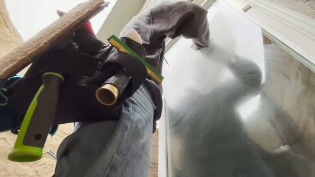 REMOVING HARD WATER STAINS WITH DIAMOND MAGIC | WINDOW CLEANING смотреть онлайн