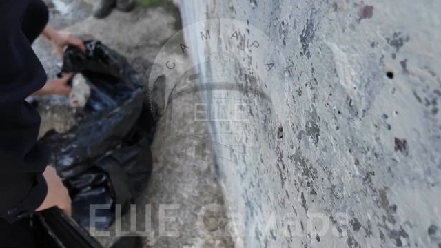 Видео распаковки подозрительной находки — в Самаре со дна волги достали черный пакет. смотреть онлайн