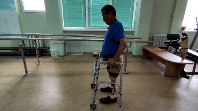 Walking With Bilateral Above Knee Prosthetics & With Walker | Ходьба із двобічною ампутацією смотреть онлайн
