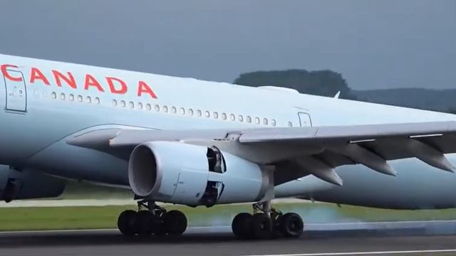Air Canada Amazing & Professional Landing II Experienced Pilot II Spotted at Europe busiest airport смотреть онлайн