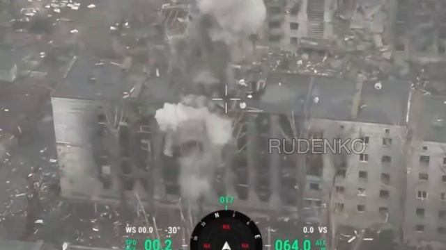 ⚡️СВО 18+ Боец ВС РФ подавляет огневую точку ВСУ в жилом доме с помощью ТМки смотреть онлайн
