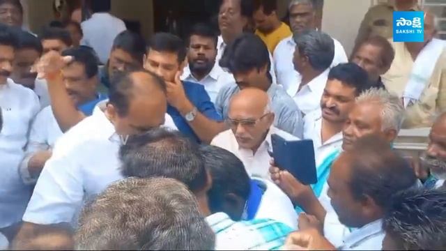 Big Shock To Chandrababu | TDP Leaders Joins YSRCP | Balineni Srinivasa Reddy @SakshiTVLIVE смотреть онлайн