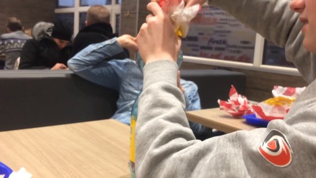 VLOG/Как избавиться от мусора в KFC смотреть онлайн