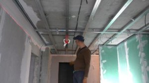 Как выставить профиля по уровню на потолке? Самый простой способ. Сумка монтажника.