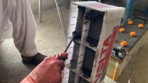 Восстановление аккумуляторов грузовиков в Пакистане