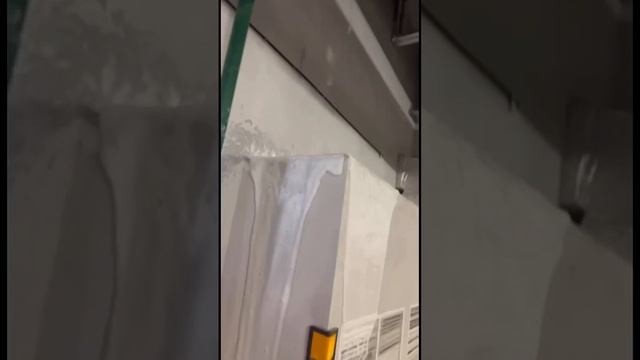 🚿В ЖК «Серебряный фонтан» организовалась спонтанная пенная вечеринка в паркинге. смотреть онлайн