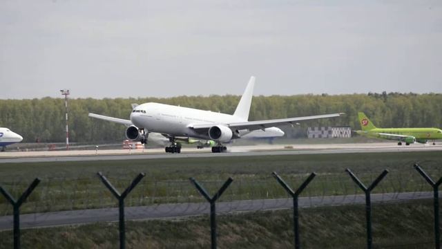 Boeing 777-21H(ER) VIM Airlines VP-BMR смотреть онлайн