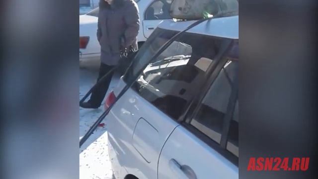 В Белогорске фура опрокинула бетонный столб на легковушку смотреть онлайн