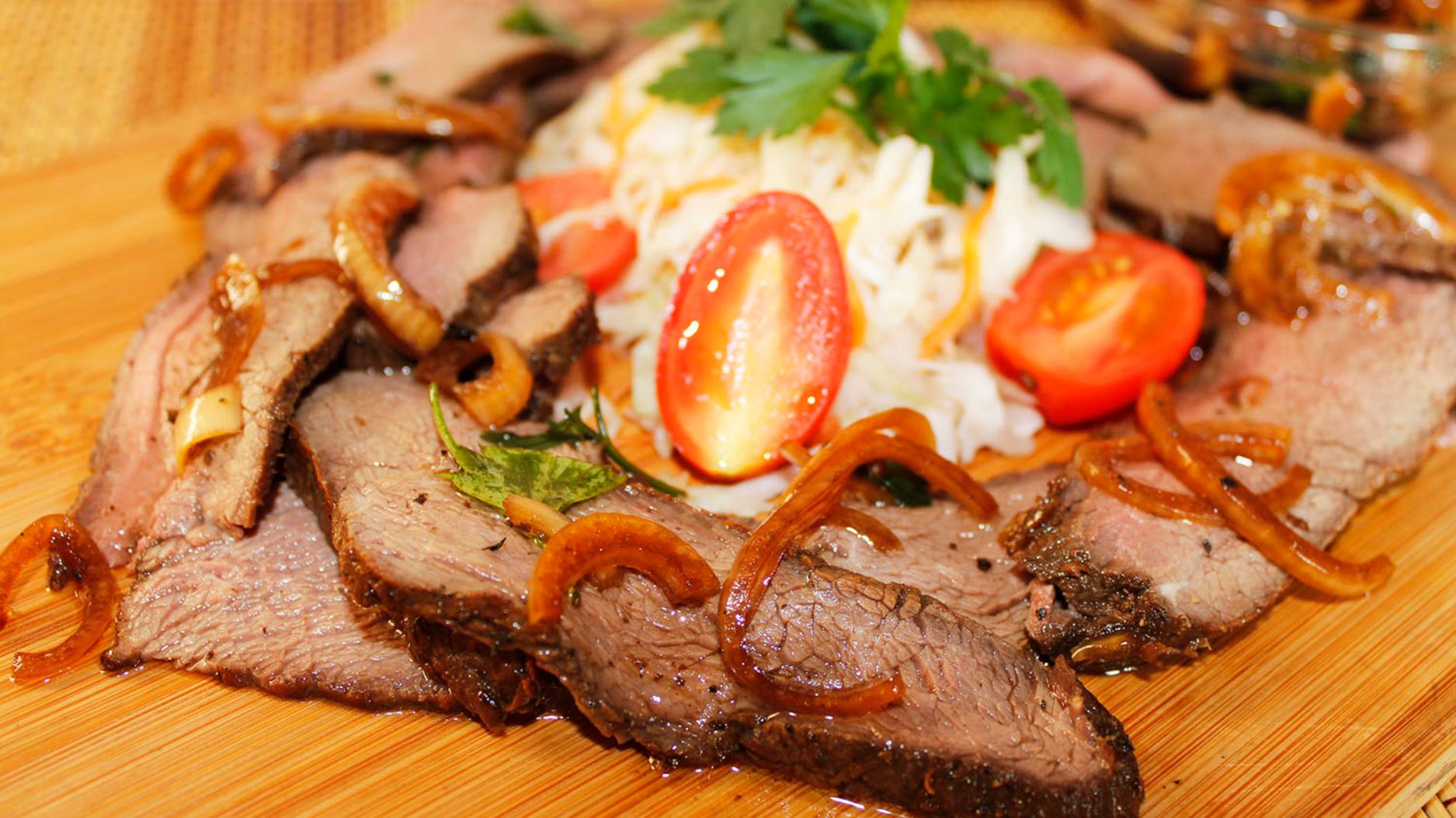 Ростбиф из марала маринованный в луке и соевом соусе смотреть онлайн