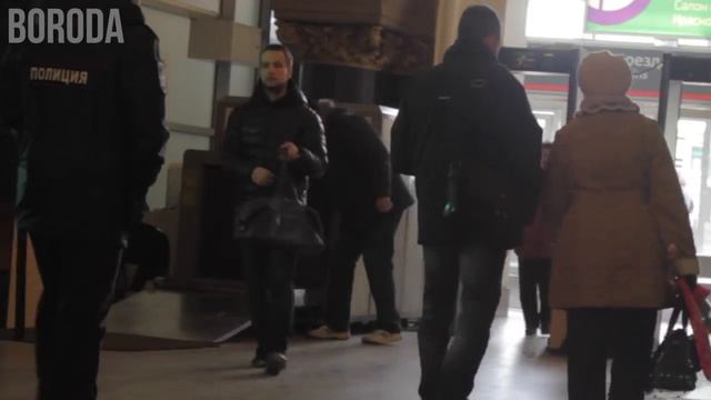 Оружие на вокзале – социальный эксперимент Weapon on the station смотреть онлайн