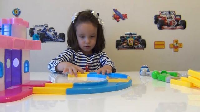 Алия и набор Robocar Poli City Hospital Playset смотреть онлайн