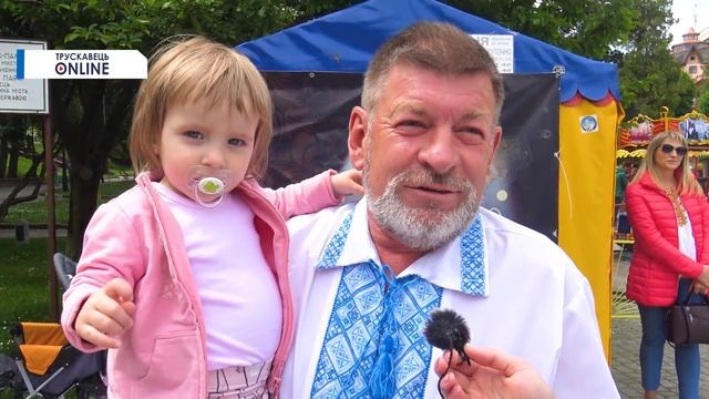Трускавець онлайн: День Вишиванки! Найбільша Вишиванка! Флешмоб у центрі міста! смотреть онлайн