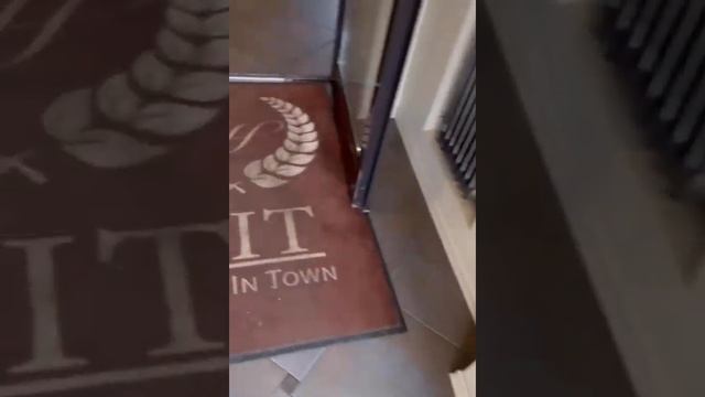 Вход в отель Хит смотреть онлайн