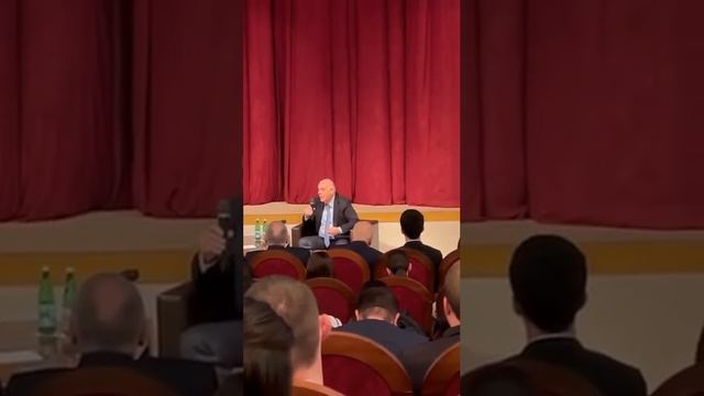 Абхазская студентка задала вопрос Аслану Бжания о продаж квартир русским в Абхазии смотреть онлайн