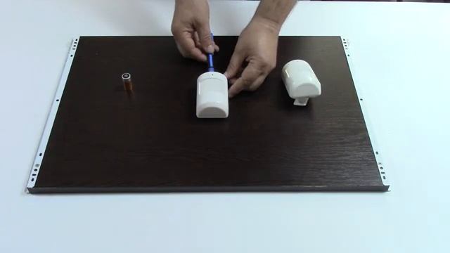 Замена элемента питания в датчике движения Livi MS смотреть онлайн