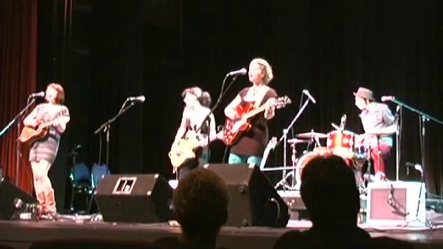 Those Darlins - Who's That Knockin' At My Window? - Bristol Rhythm and Roots 2009 смотреть онлайн