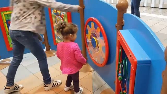 Игровая зона для детей / Kids play zone смотреть онлайн