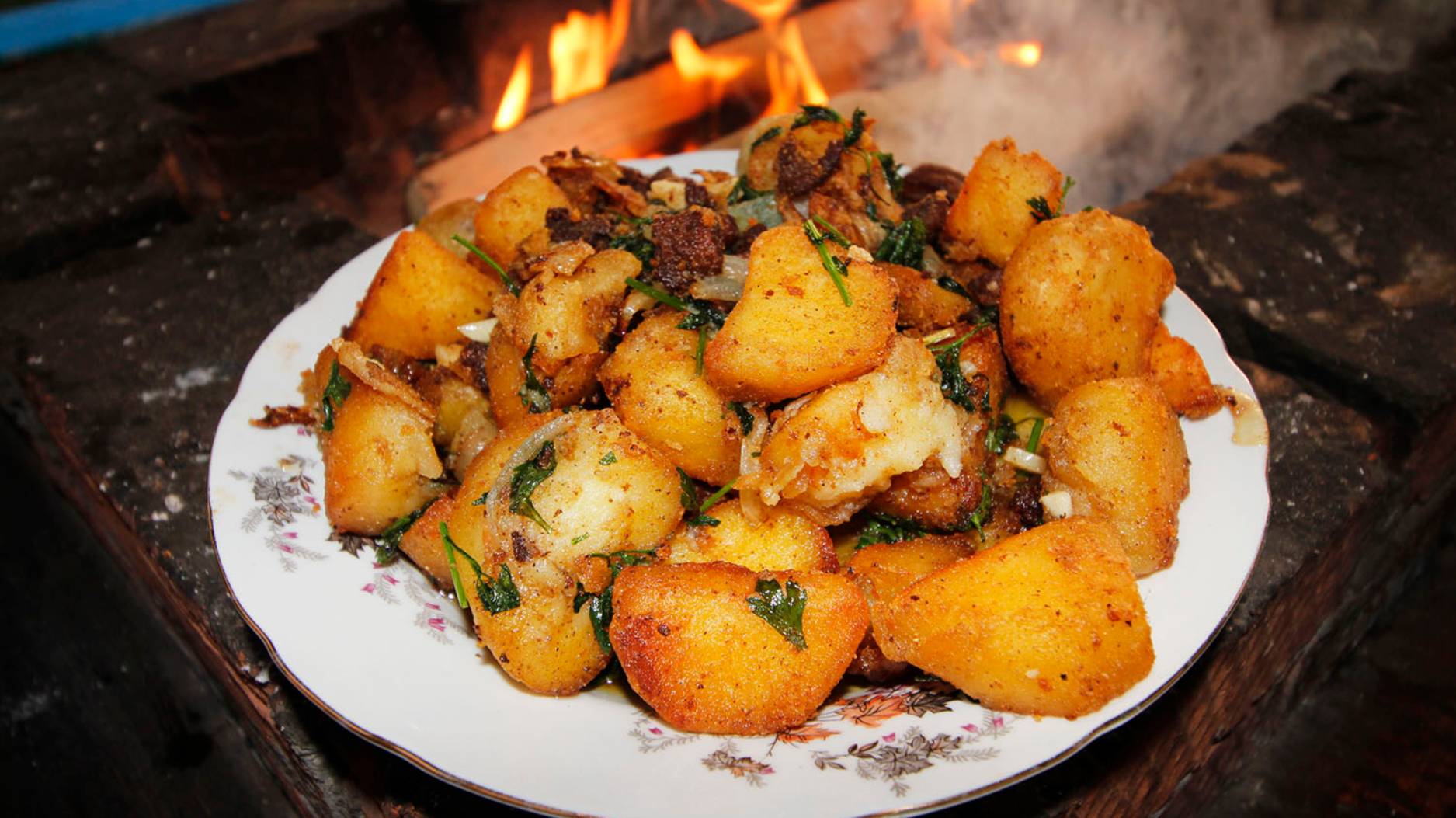 Жареная картошка с кабаньим салом смотреть онлайн