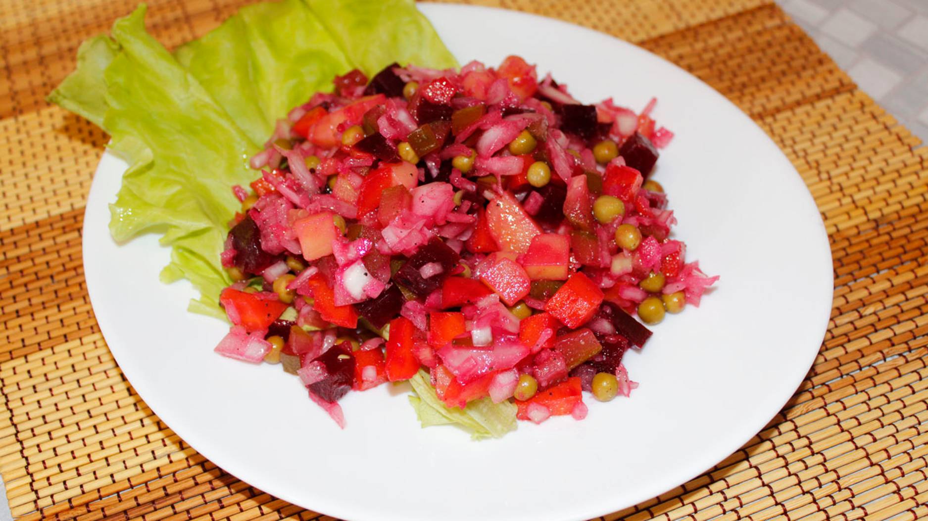 Винегрет. Почти классический салат с зеленым горошком. смотреть онлайн