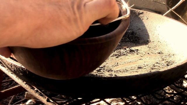 Trusty Rusty reveals a Bushcraft/survival cook top tip and exposes bad survival gear, best avoided. смотреть онлайн