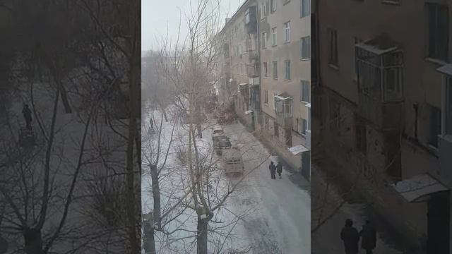 В центре Усть-Каменогорска горит квартира в пятиэтажном жилом доме смотреть онлайн