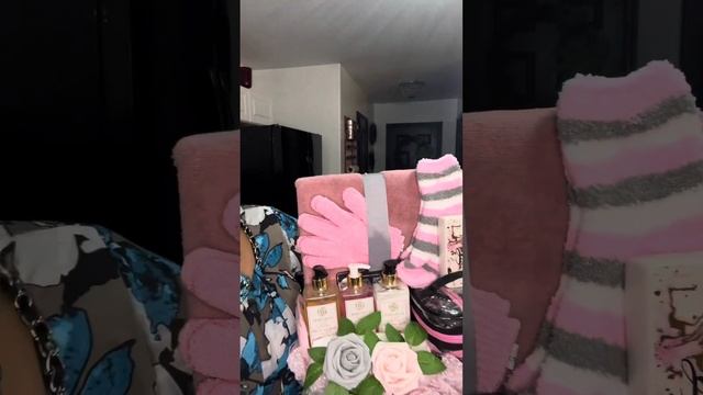 New Concept Gray/Pink Weekender Travel Bag#trending #viral #viralvideo #mothersday #giftbasketideas смотреть онлайн