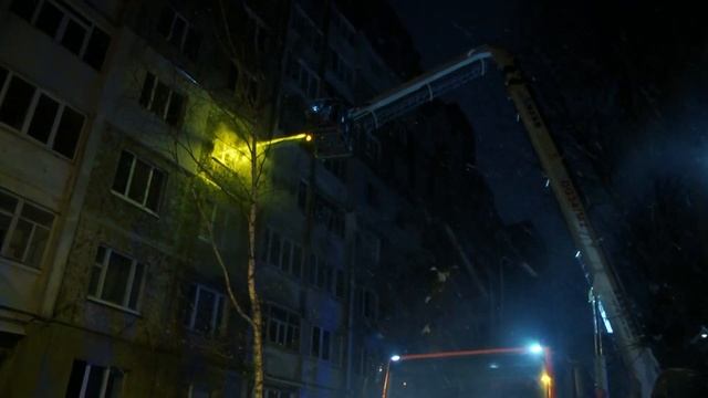 м. Хмельницький: вогнеборці ліквідували пожежу у квартирі на 4-му поверсі багатоповерхівки смотреть онлайн