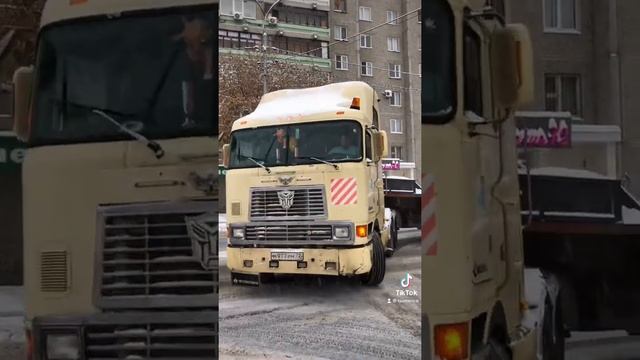 Настоящий Терминатор в Тюмени! Возле Гудвина на Максима Горького смотреть онлайн