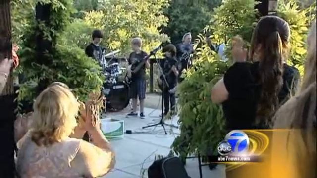 Guitars Not Guns July 2, 2009 Lakeside Apartments Graduation KGO Channel 7 News Clip смотреть онлайн