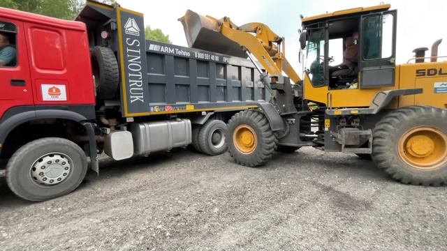 Асфальтная срезка - крошка. Ремонт проселочной дороги. смотреть онлайн