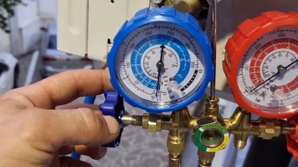 Заправляем кондиционер 410 фреоном в Сочи