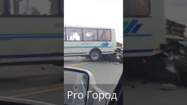 Столкновение 3 машин на трассе в Марий Эл смотреть онлайн