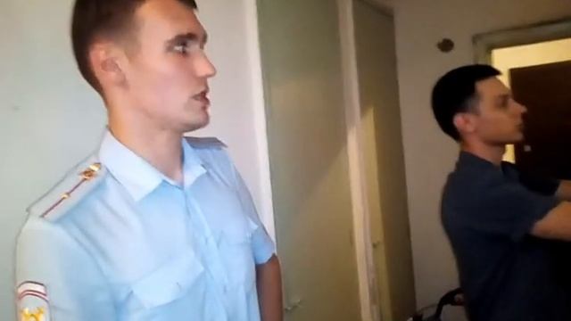 23.07.2021 г. сотрудник полиции содействует отключению квартиры от электроэнергии!!! смотреть онлайн